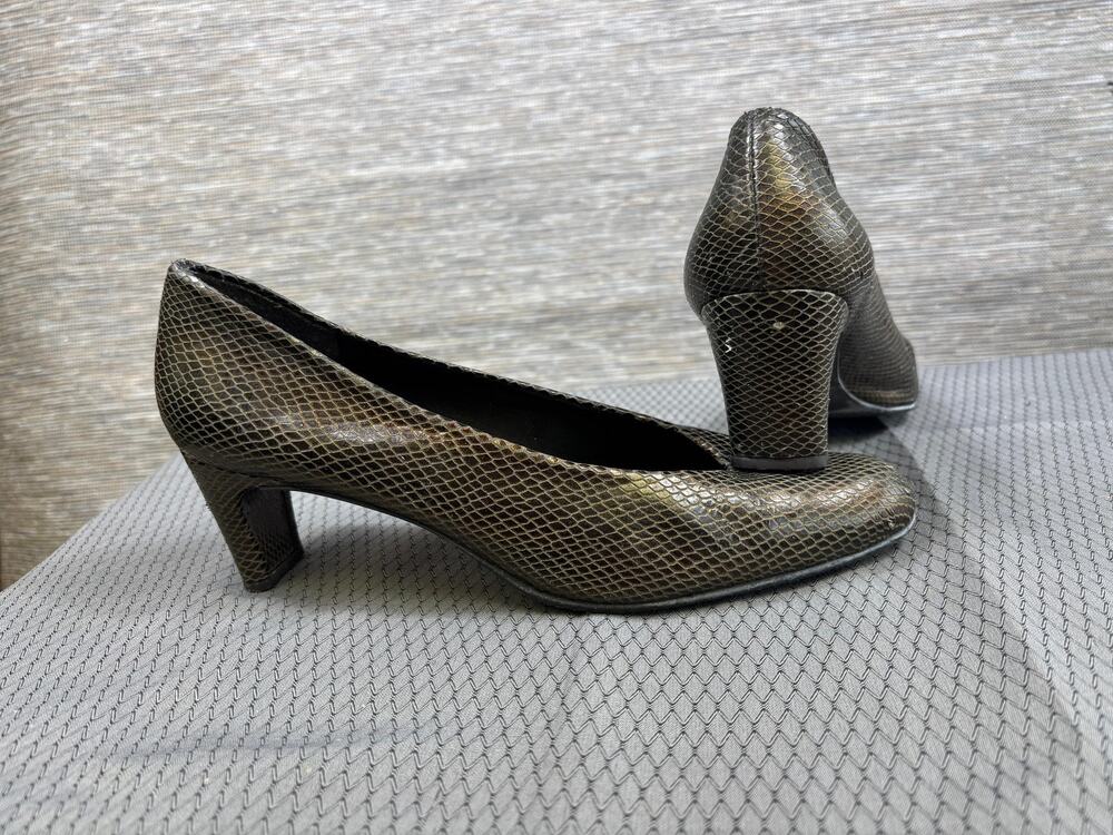 Stuart Weitzman Shoes Womens Size 9 Gold Snake Print Block Heel Pumps Spain